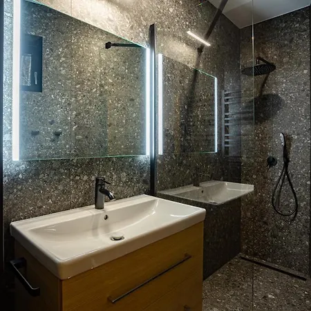 Nicole Apartmán Tále